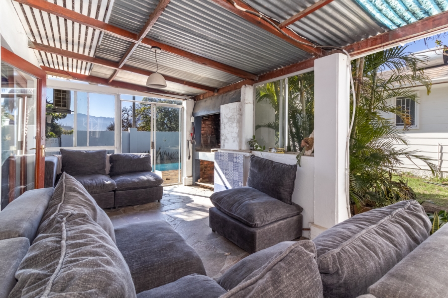 5 Bedroom Property for Sale in Uitsig Western Cape